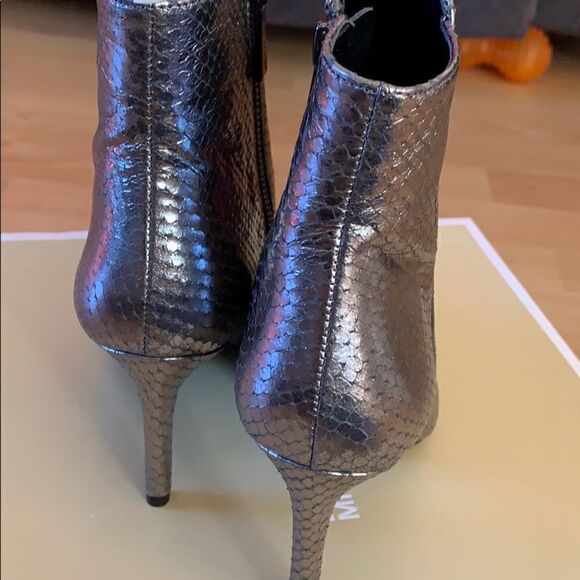 MICHAEL KORS DOROTHY Booties - Picture 7 of 7